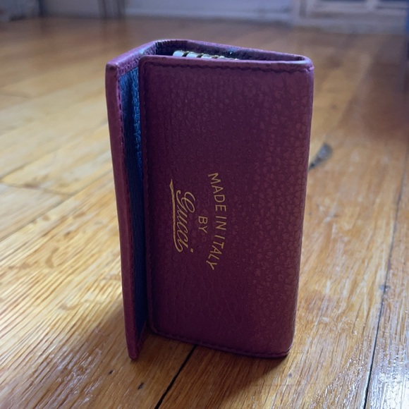 Gucci Textured Leather Key Holder - Picture 11 of 12